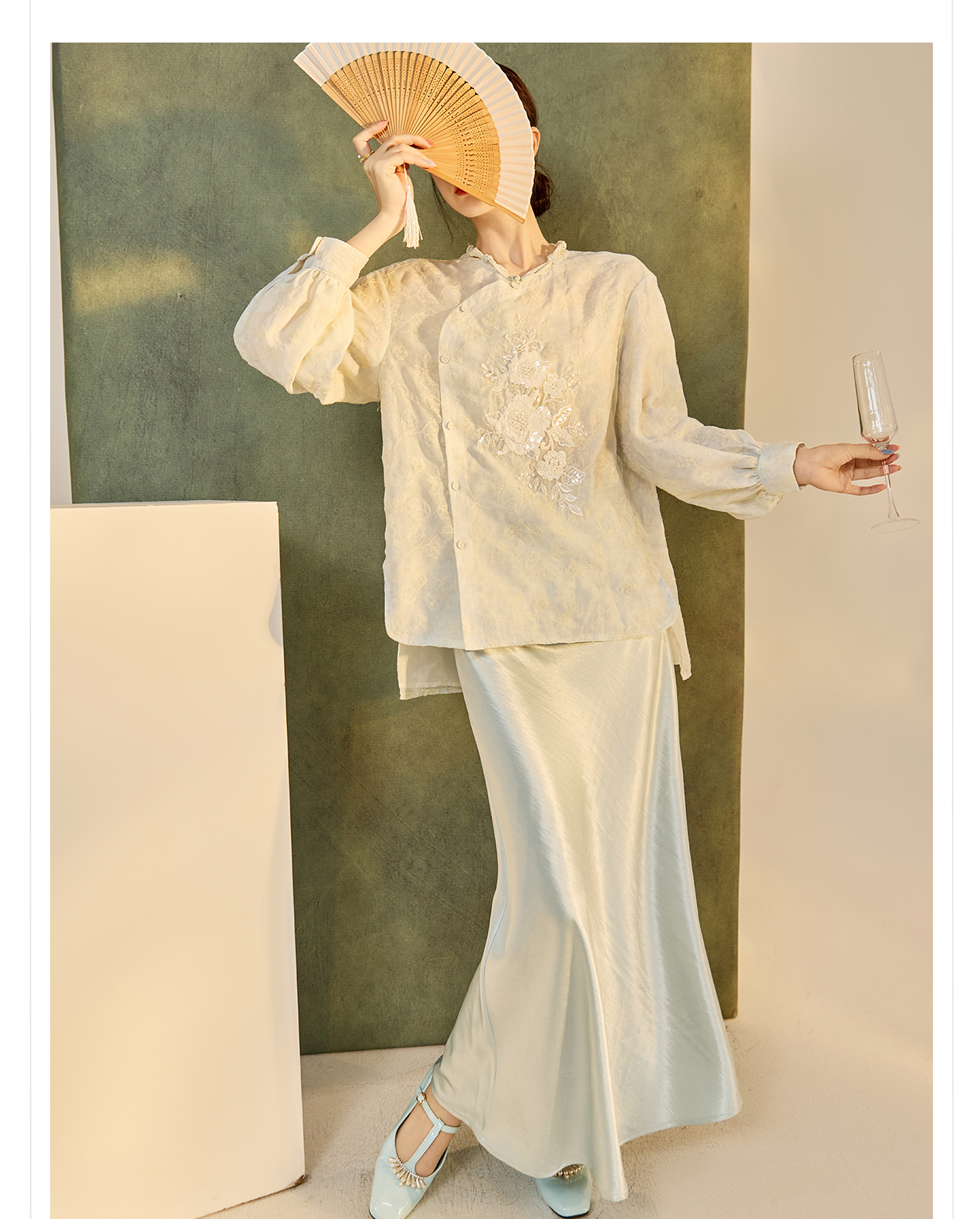 Áo sơ mi thêu phong cách retro đầu thu 2026, cổ chéo nghệ thuật, phong cách Tân Trung Hoa — màu xanh nhạt chi tiết 16