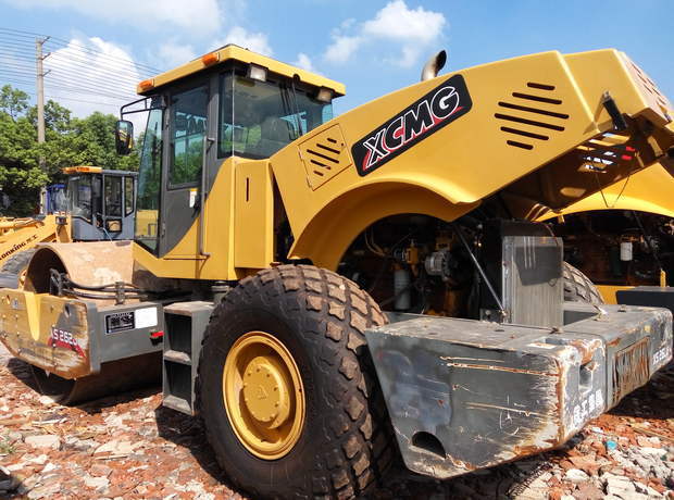 供应徐工,临工,柳工22吨震动压路机,LG8220压路机