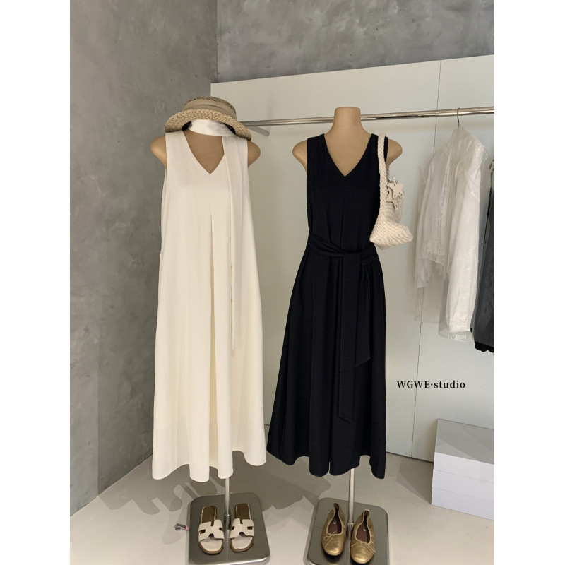 Schnei Wgwe8926 French-Style Light Luxury V-Neck Sleeveless Dress for Women, Waist-Cinching A-Line Long Dress, Minimalist Style Tank Dress Schnei Wgwe8926 French-Style Light Luxury V-Neck Sleeveless Dress for Women, Waist-Cinching A-Line Long Dress, Minimalist Style Tank Dress