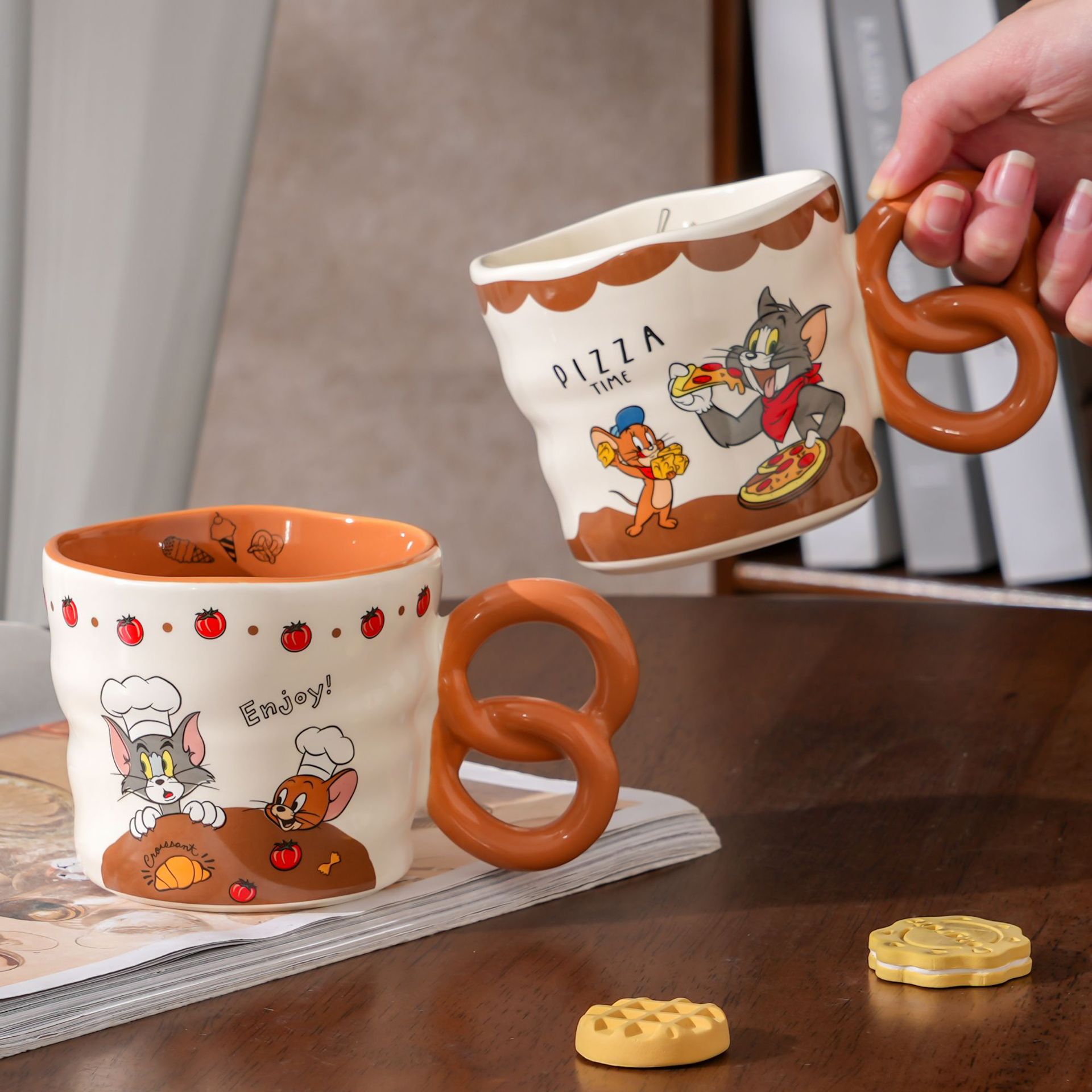 Gatos y ratones de dibujos animados tazas de cerámica tazas de agua caseras tazas de desayuno de dormitorio tazas de leche regalo de mano tazas lindas
