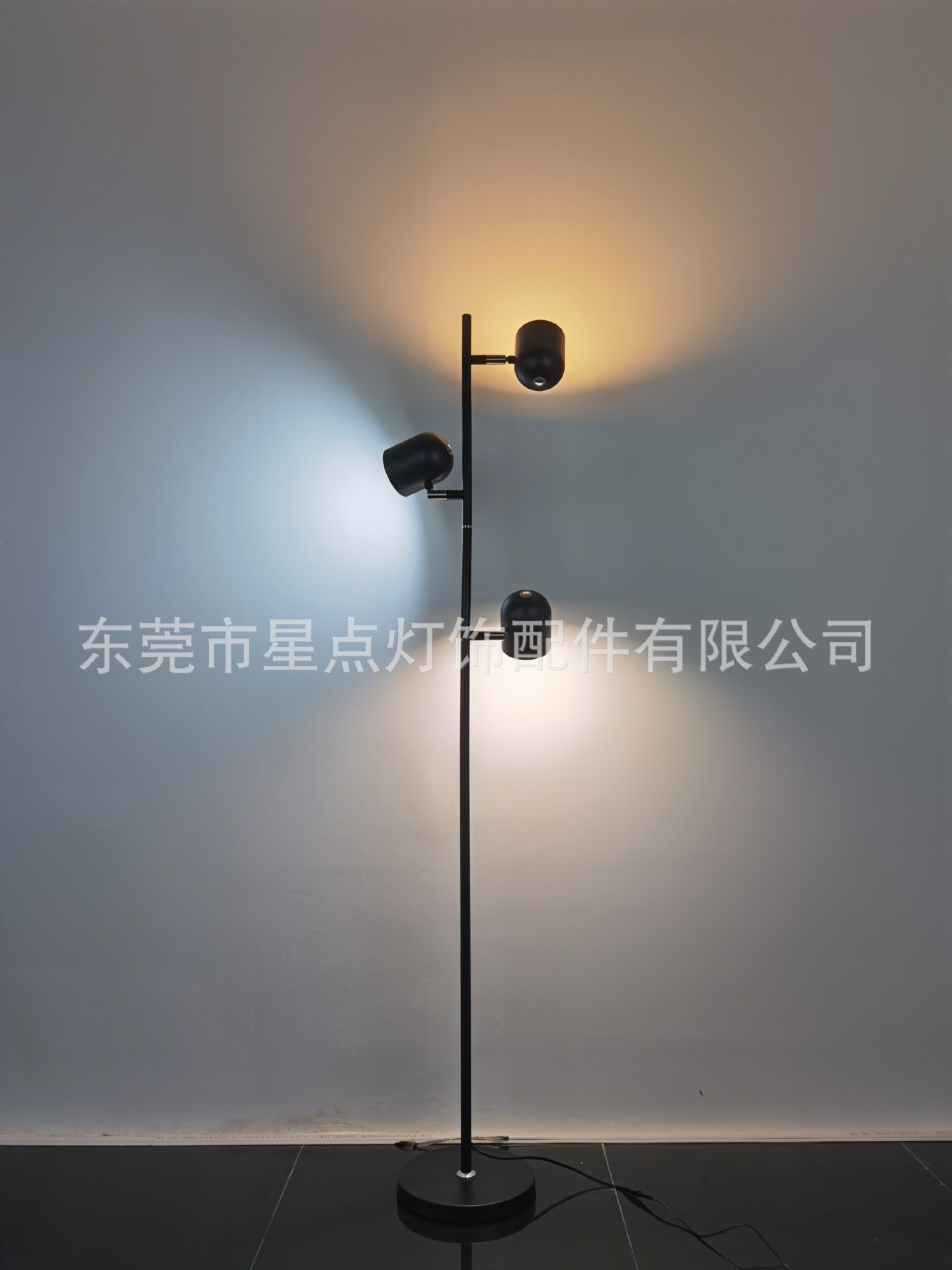 三头落地灯