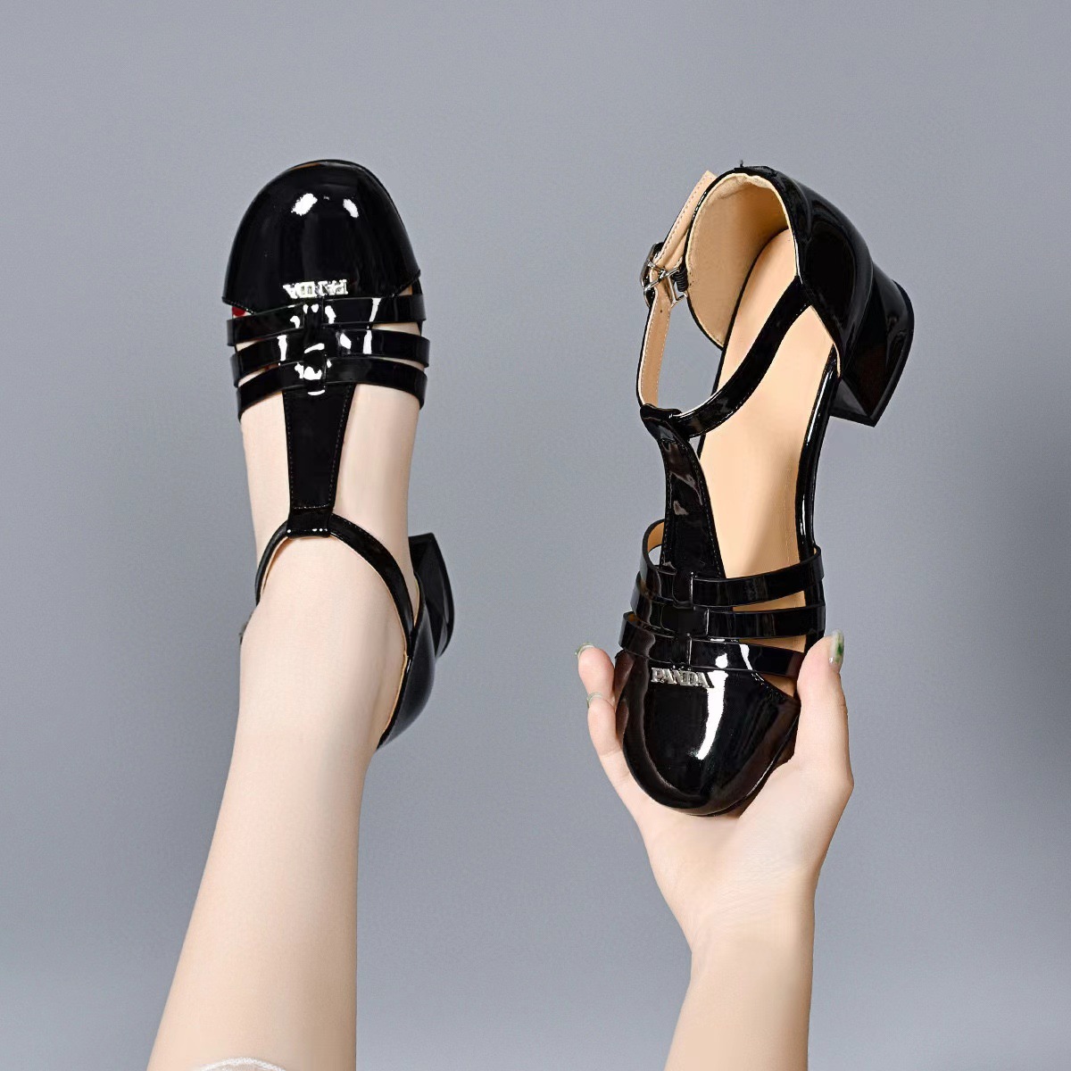 Dép sandal nữ da thật mũi kín gót vuông thấp quai ngang bóng — Màu đen chi tiết 6