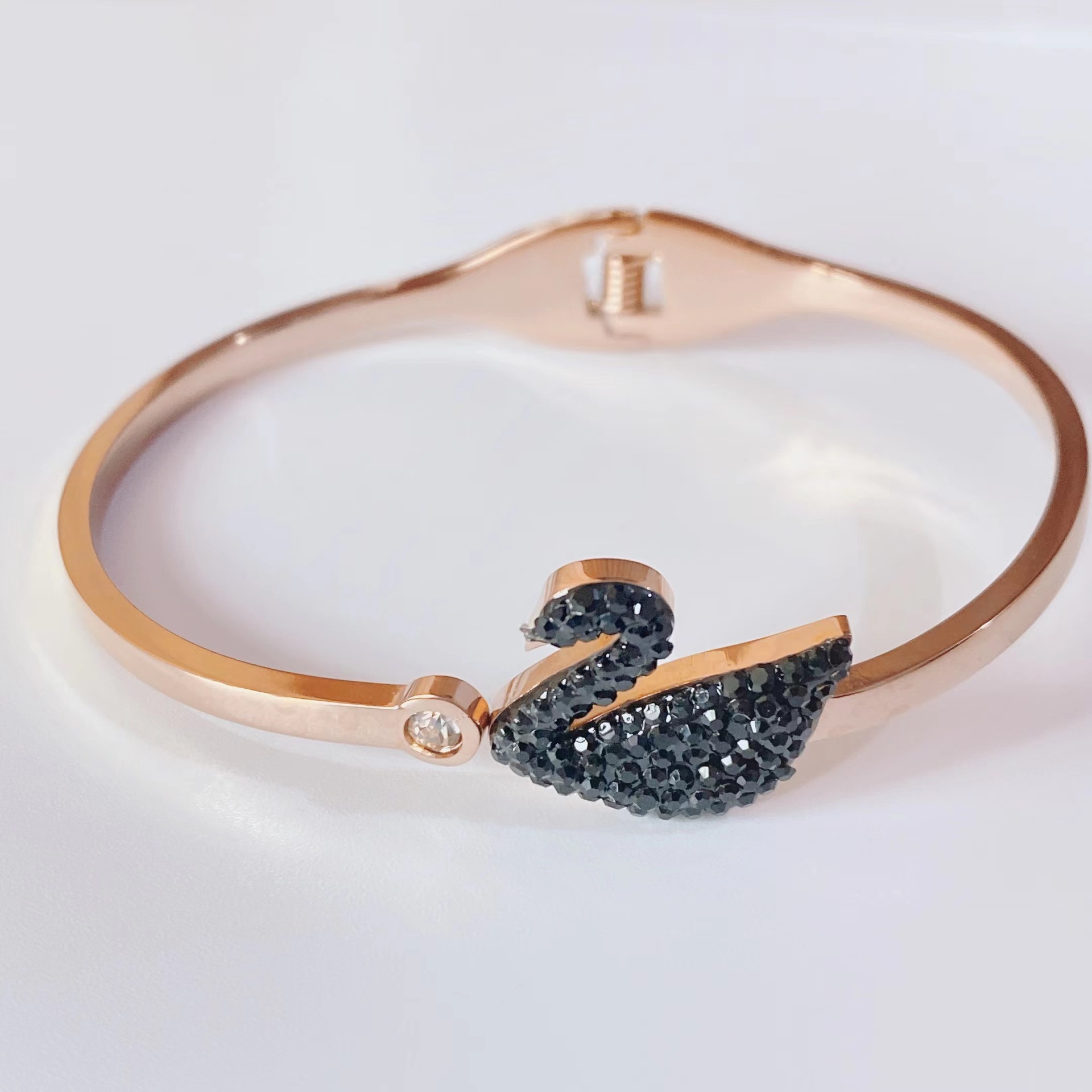 fashion new titanium steel plated 18k gold swan diamond zircon cute bracelet