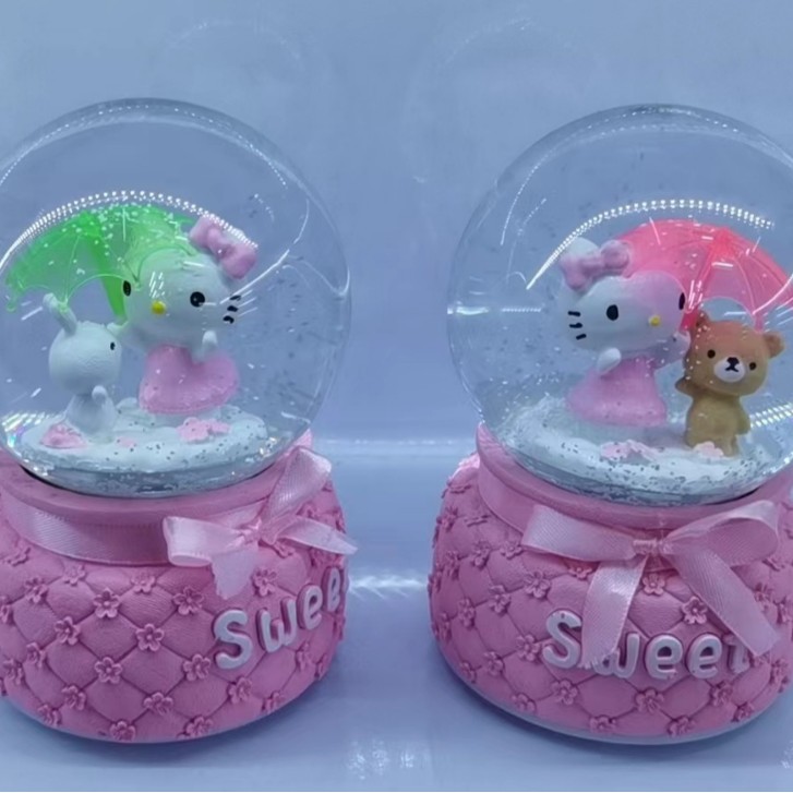 Fábrica directa de una gran cantidad de caja de música luminosa bola de cristal flotante automática nieve regalos de día de San Valentín adornos