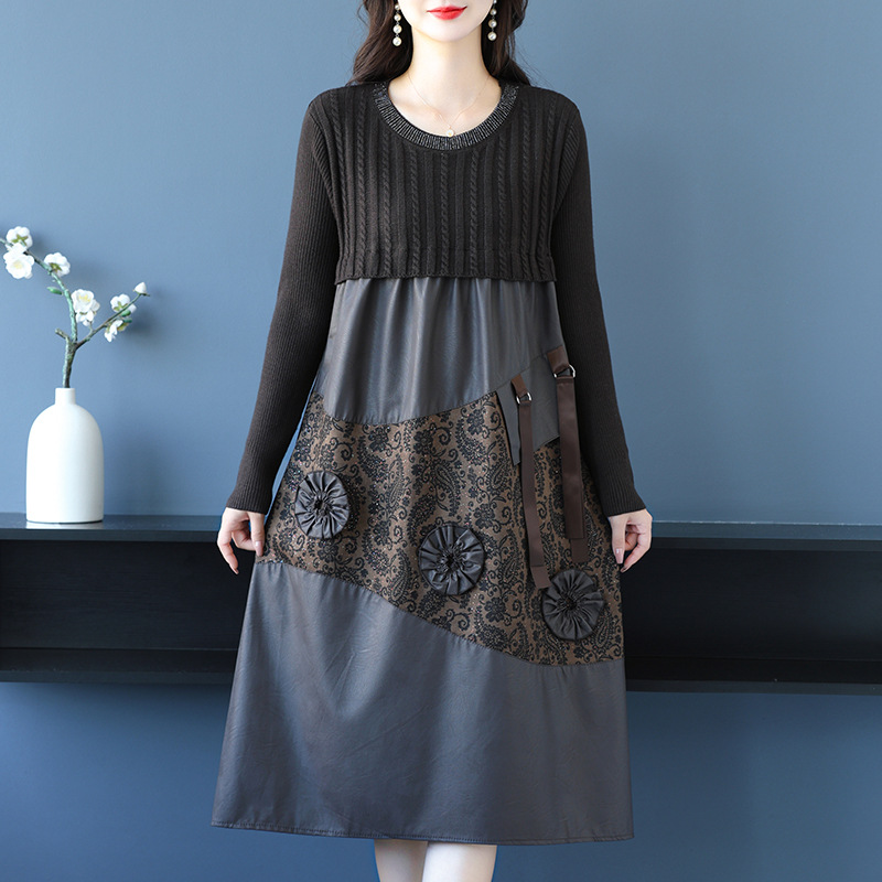 2025秋冬新款中年女装胖时尚拼接皮裙宽松显瘦中长款毛衣连衣裙