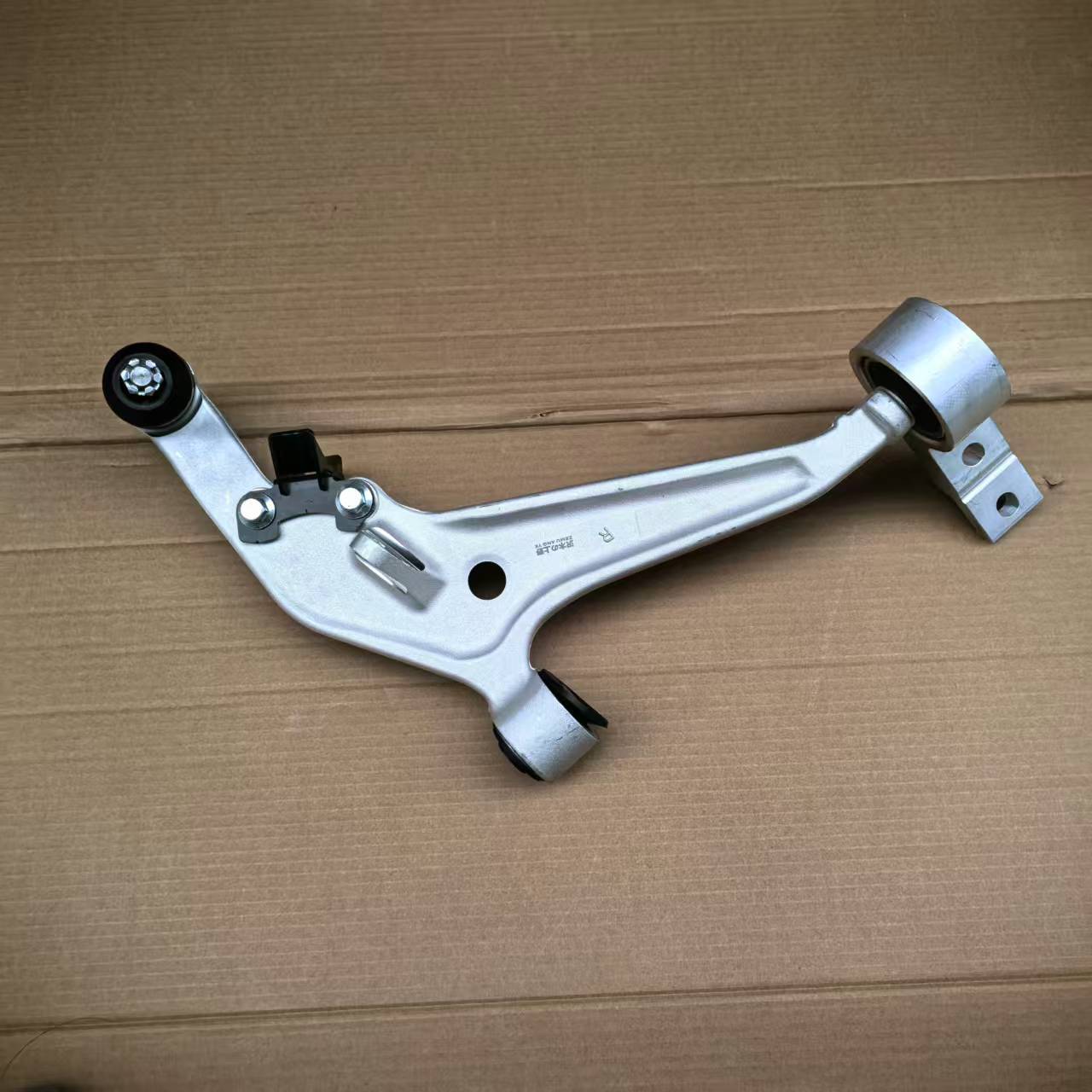 Suitable for Nissan 2004-2007 X-Trail T30 Lower Arm Triangle Arm Control Arm 54500-8H310