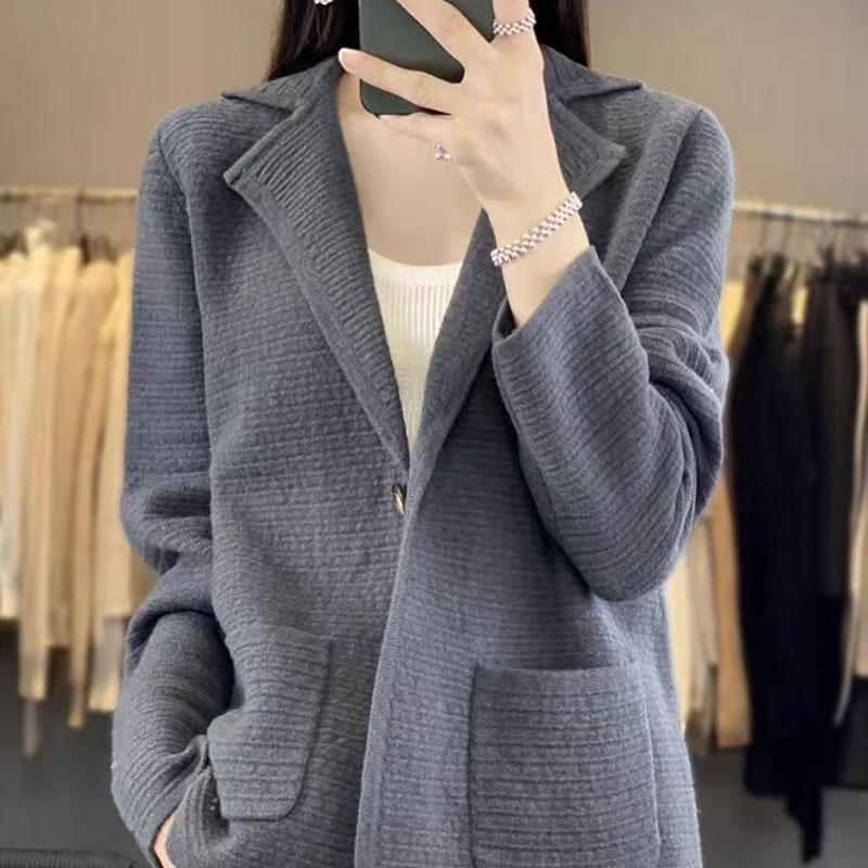 Autumn and Winter Women's V-neck Suit Long-sleeved Sweater Jacket New Simple Commuter Solid Color Imitation Wool Knitted Cardigan Autumn and Winter Women's V-neck Suit Long-sleeved Sweater Jacket New Simple Commuter Solid Color Imitation Wool Knitted Cardigan