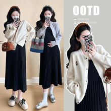 孕妇秋冬季潮妈新款网红时尚减龄小熊刺绣针织外套打底百褶裙套装