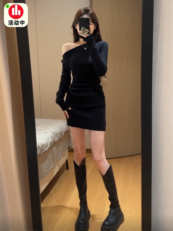 高级感黑色内搭打底气质修身显瘦露肩包臀连衣裙子女2025秋冬新款|undefined