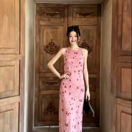 26夏季新款粉调草莓斜裁人丝缎面连衣裙无袖背心长裙146