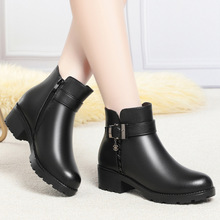 2025妈妈马丁靴女冬季新款短靴防滑平底保暖加绒皮棉靴女士棉鞋