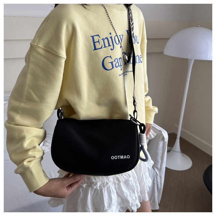 Canvas bag for women 2024 new autumn and winter versatile dumpling bag, casual and sporty wide-shoulder crossbody bag for women undefined