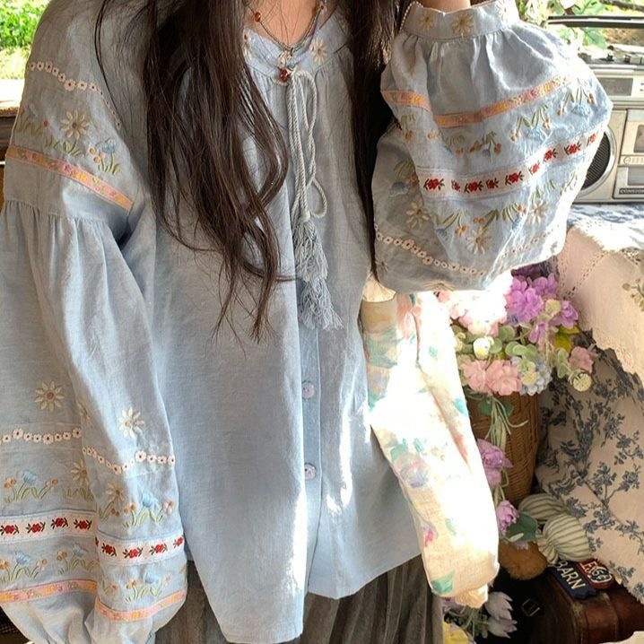 复古绣花宽松灯笼袖上衣2026春季新款中青年农谷布艺术花绣宽松长