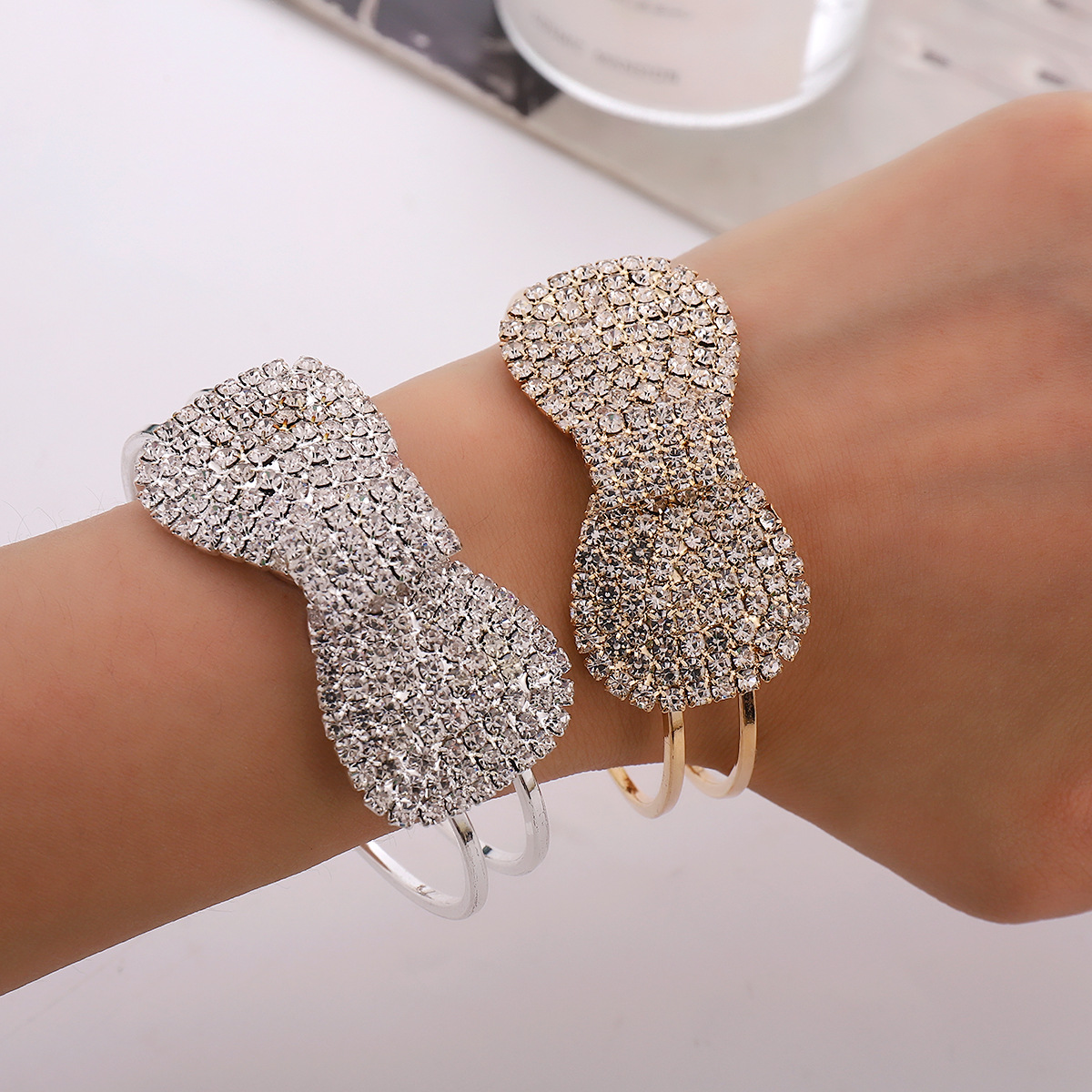 Europa y América del diamante mariposa pulsera moda rhinestone pulsera abierta elegante de las mujeres del todo-fósforo Mori pulsera