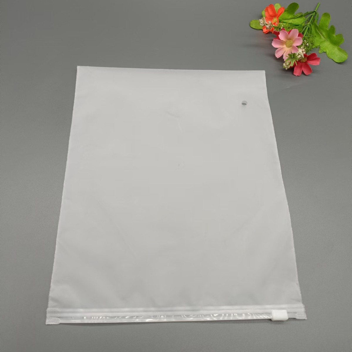 工厂热销CPE磨砂拉链袋加厚半透明毛巾文胸内衣内裤保暖衣塑料包