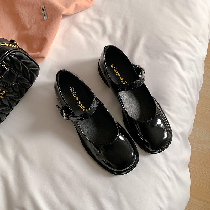 Su Yinyin mismo estilo primavera nuevo estilo japonés cabeza redonda tacón grueso hebilla de una palabra zapatos Mary Jane zapatos individuales mujer Love zapatos pequeños