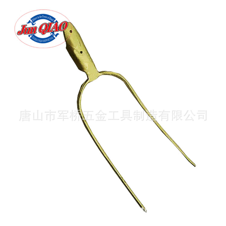 批发锄头出口中东市场农用锰钢锻打锄头翻地种菜松土多功能叉锄