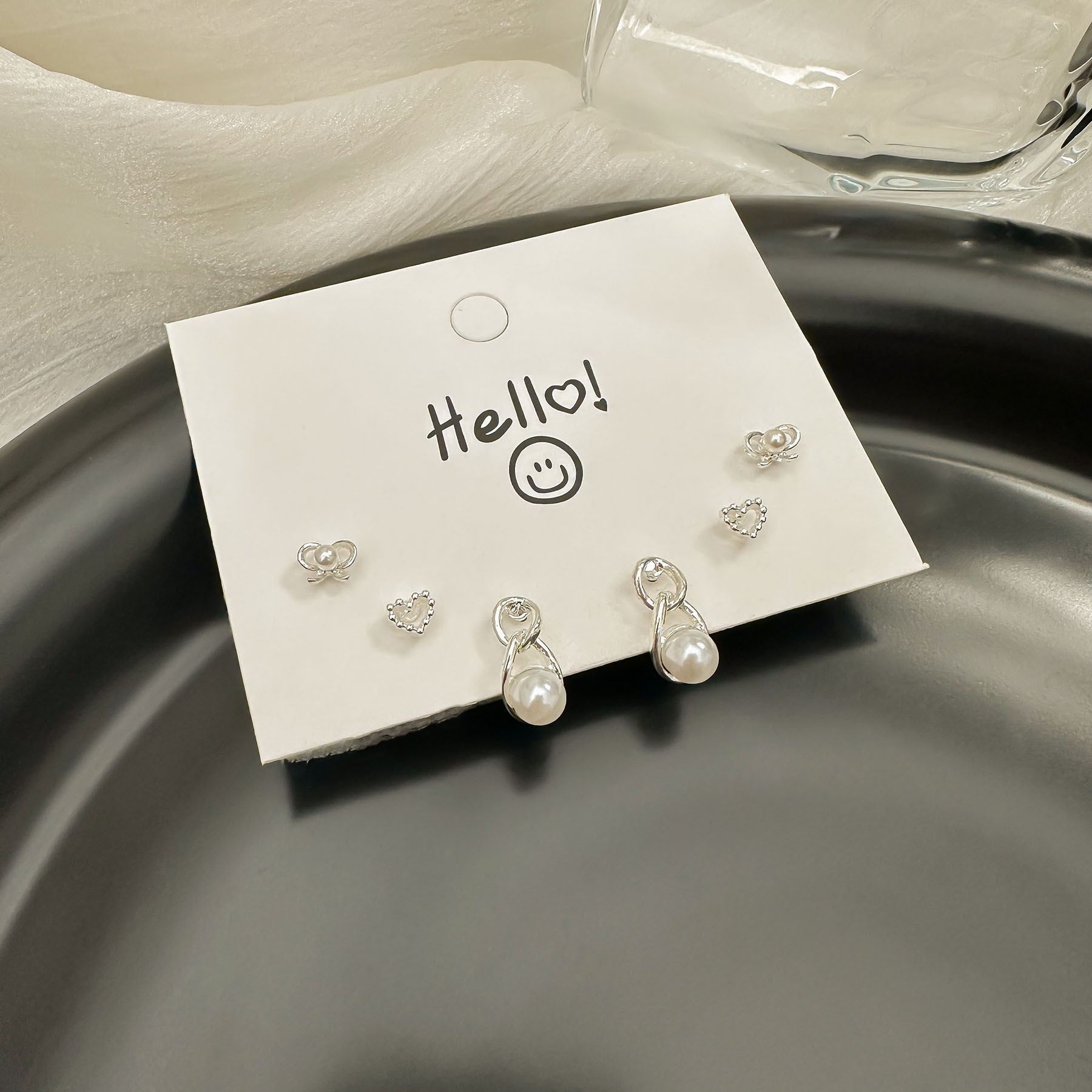 Juego de pendientes de aguja plateados, sencillos y compactos para mujer, pendientes geométricos en forma de corazón, bonitos, dulces y versátiles, venta al por mayor para puestos de mercado