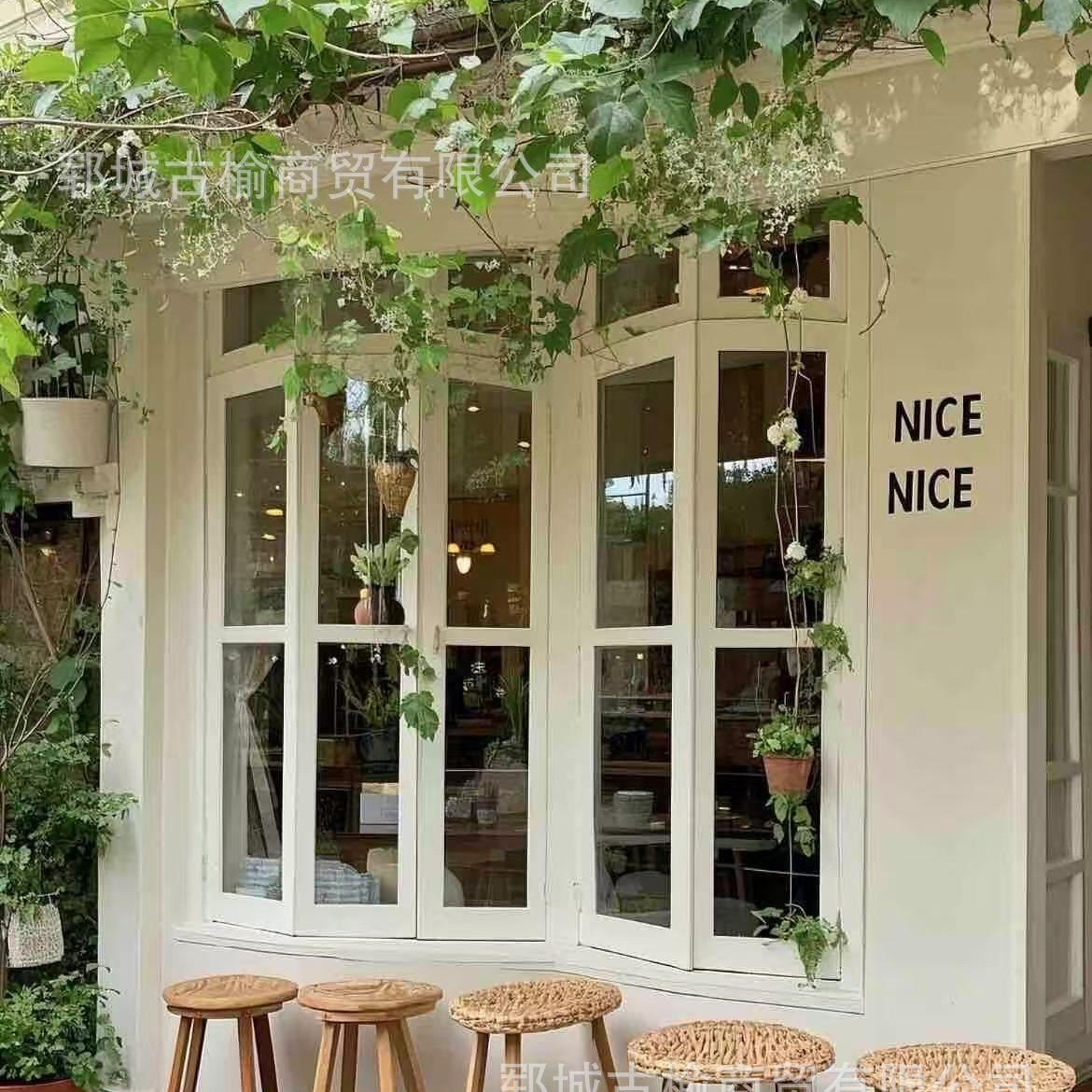 Рамочное окно из массива старого вяза в американском ретро-стиле