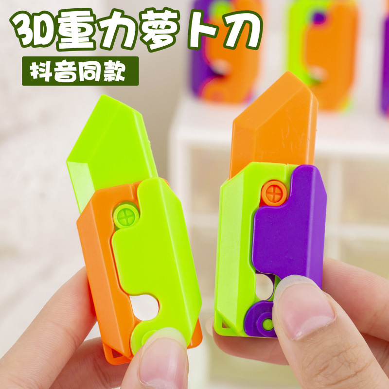 夜市の屋台、小物、義烏の赤い光る小さなおもちゃ、子供向けギフトを販売する屋台|undefined