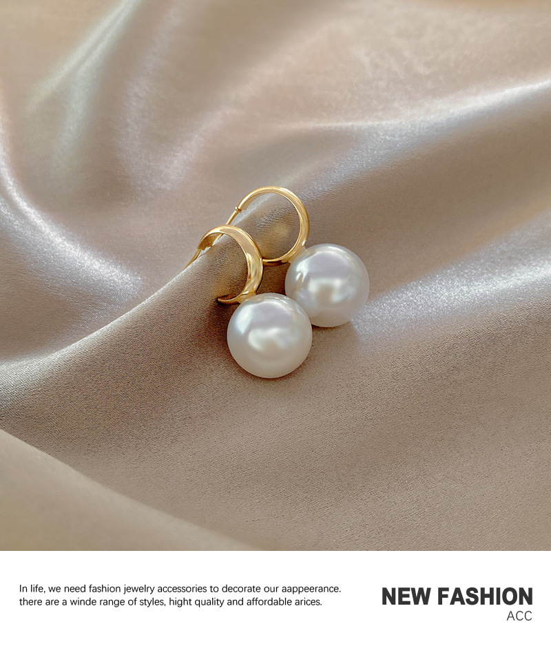 Korea Simple Pearl Earrings Retro Alloy Earrings display picture 4