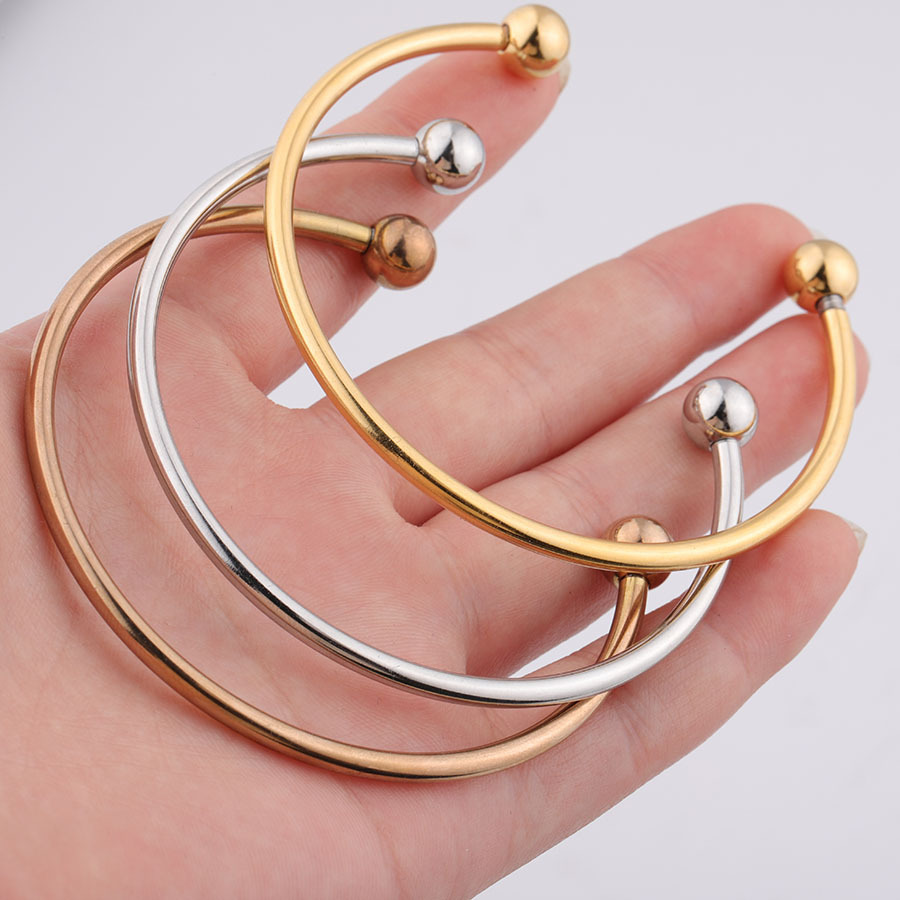 Bracelet Panjia Basic, perle ronde ouverte en acier inoxydable (3 mm d'épaisseur, 60 mm), disponible en stock. Personnalisable avec d'autres perles._voghion.com