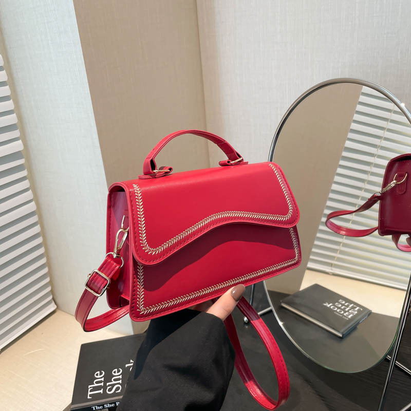 Bolso cuadrado de mujer, estilo retro, simple este año, bolso popular, primavera y verano 2025, nuevo tipo de bolso de hombro, mochila.