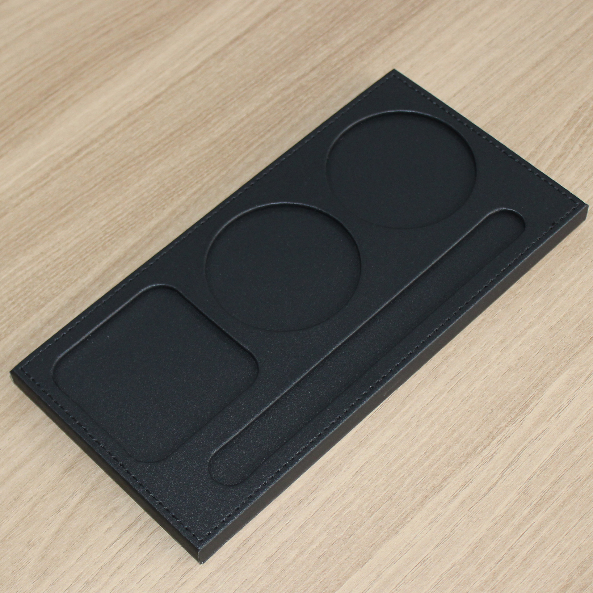 세 구멍 코스터