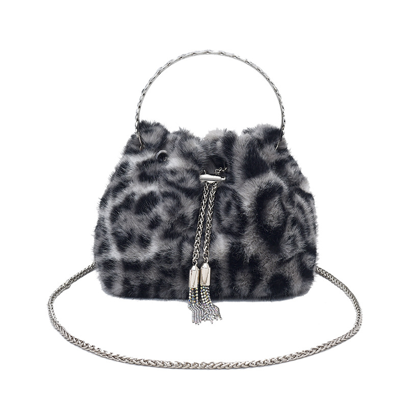 Bolsa de peluche portátil de moda transfronteriza para mujeres 2025 invierno nueva moda cadena bolso de hombro de alta calidad bolso de mochila