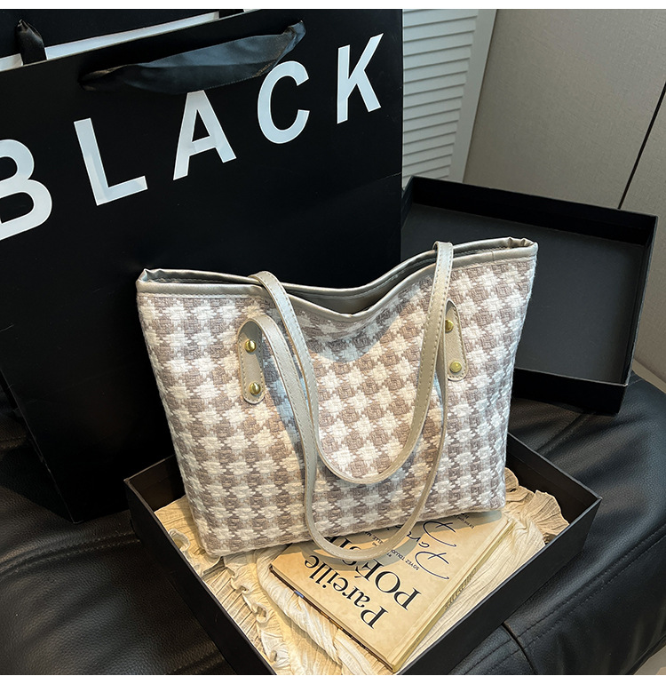Casual commuting women's bag 2025 Spring checkered simple, stylish and trendy single-shoulder crossbody bag tote bag undefined