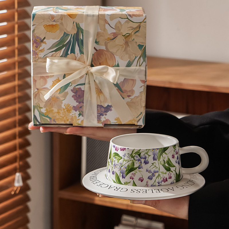 Caja de regalo lirio de los valles souvenirs taza de café platillo cerámica regalo de alta gama taza de té de la tarde regalo de cumpleaños mujer