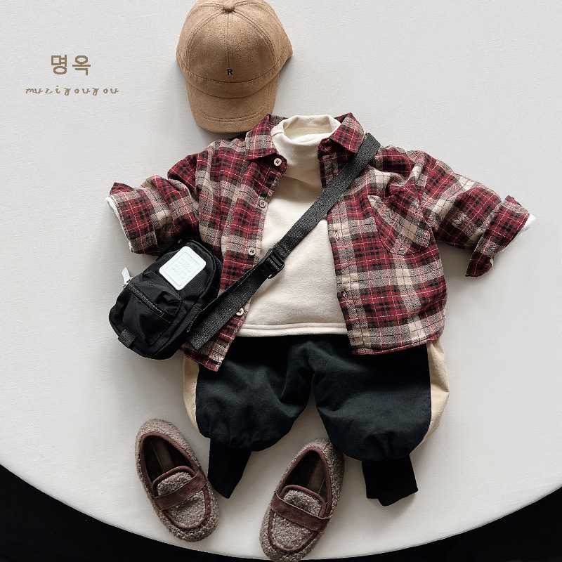 Camisa de cuadros forrado de lana para niños nuevos niños y niñas 2024 invierno estilo coreano retro engrosado camisa tops de los niños