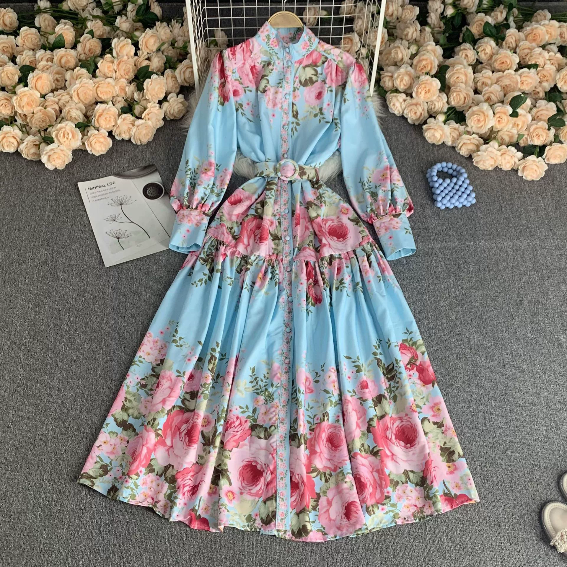 Ретро придворный стиль с короткими рукавами и лацканами на талии