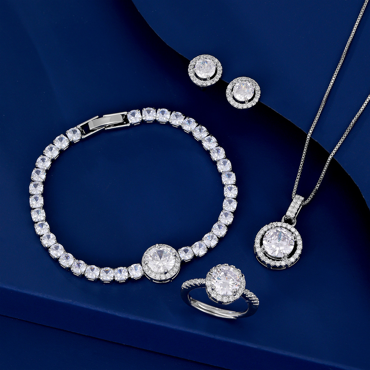 Estilo explosivo Venta caliente Temperamento simple Imitación Moissan Anillo de diamantes Pendientes Pulsera colgante Juego de cuatro piezas Cadena de clavícula en vivo de celebridades de Internet