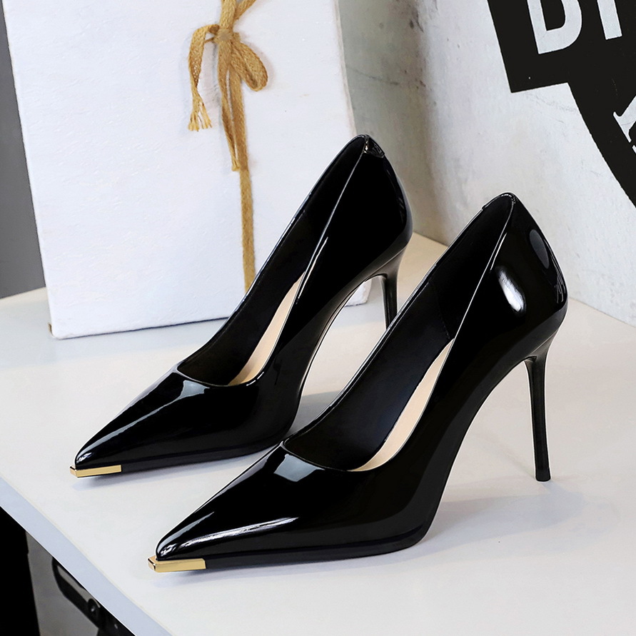 1893 European And American Style Banquet Simple High Heels Stiletto Patent Leather Shiny Shallow Mouth Metal Pointed Toe_vogvips.com