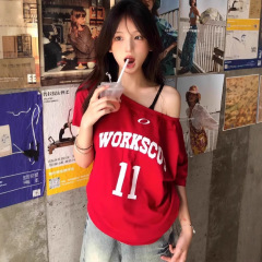 2025 新しい赤い斜め肩 Tシャツ女性の夏の半袖インスタイル純綿アメリカンホットガール怠惰なスタイルオフショルダートップ