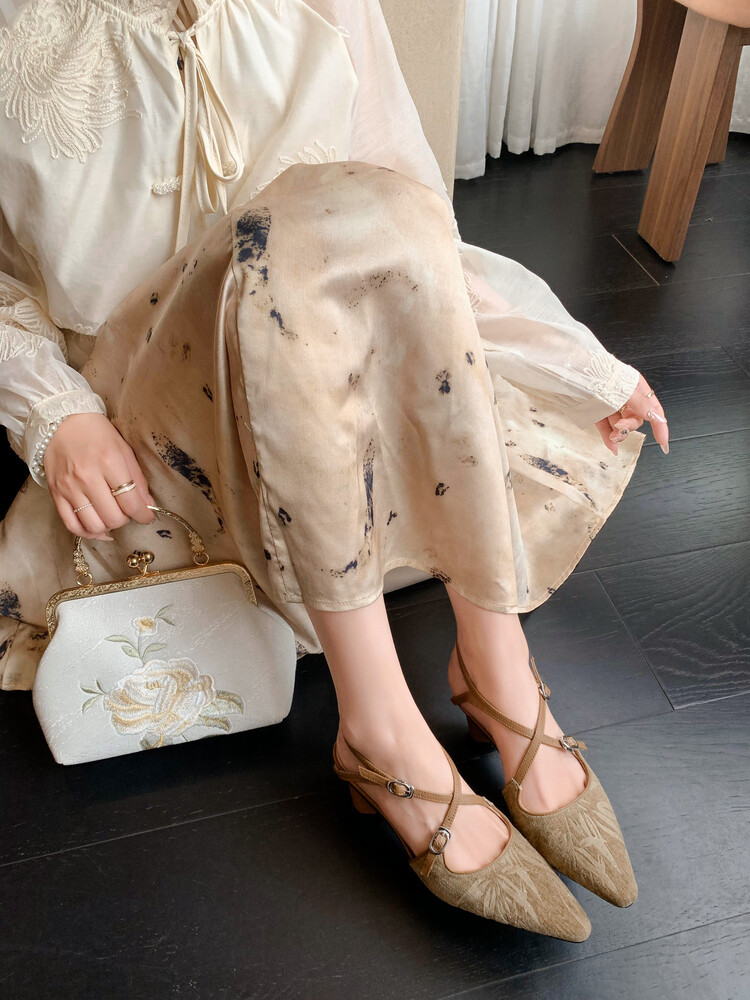 Sandal cao gót mũi nhọn phong cách Trung Hoa mới, chất sa tanh, quai chéo rỗng, gót thô 9 cm — Màu trắng be, Màu Kaki chi tiết 46