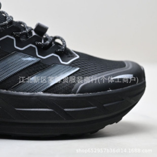 Terrex Freehiker LTϵ�������p�|���m�ٴ�͎��R�����\���ܲ�Ь