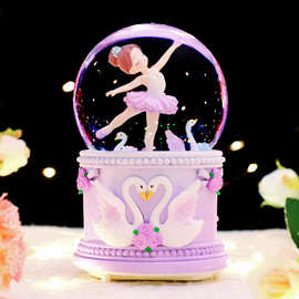 新款芭蕾女孩梦幻水晶球八音盒旋转飘雪花卧室装饰水球摆件批发