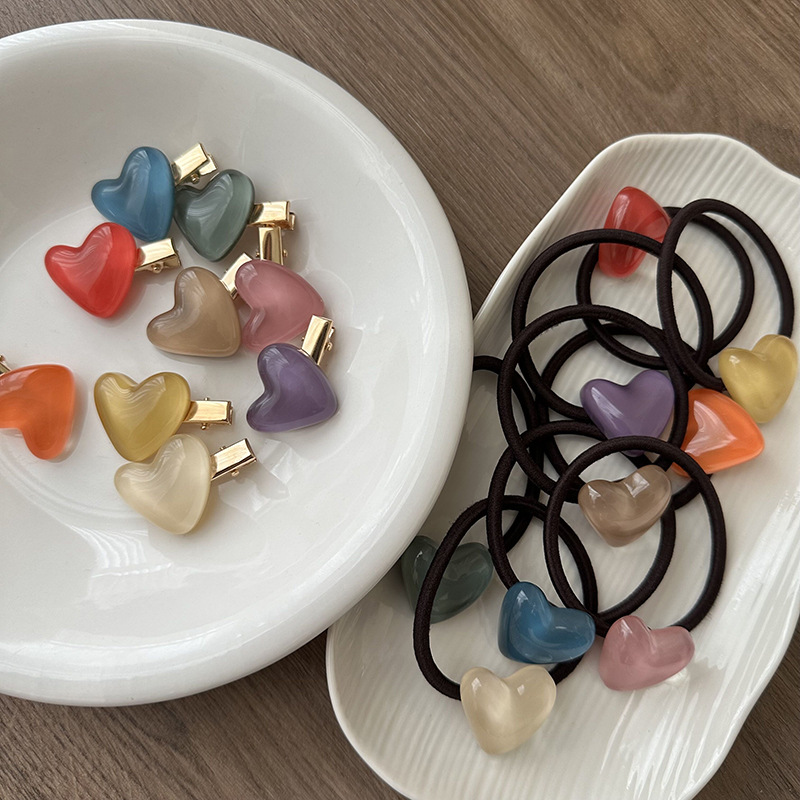 Heart Shape Pattern Women'S Gender Sweet Style Sweet Heart Shape Resin Hair Clip Hair Tie