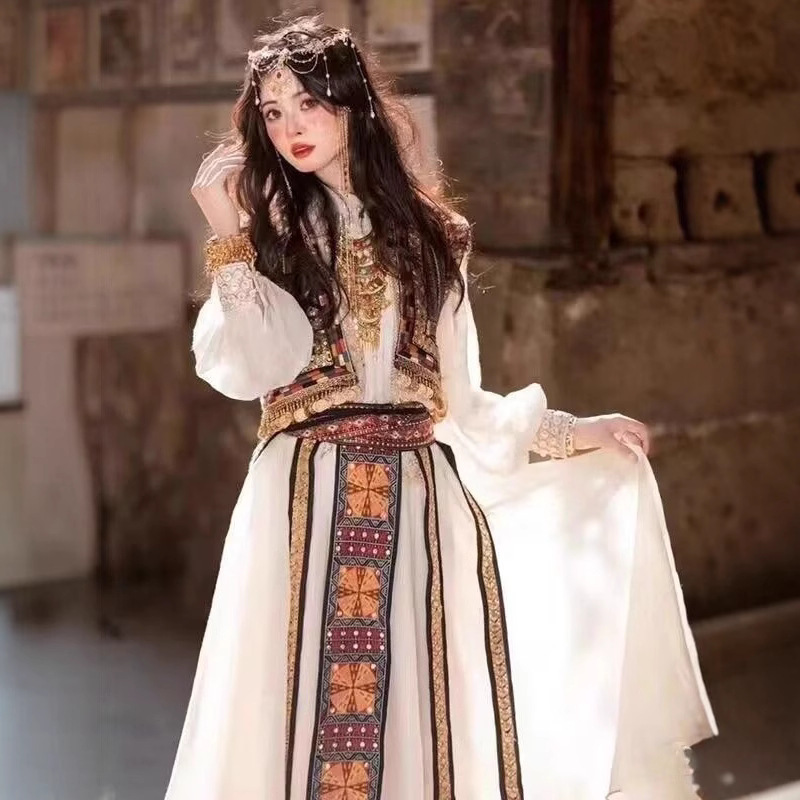 古国公主民族西域服饰刺绣重工新疆风汉元素新款异域云南宫廷摄影