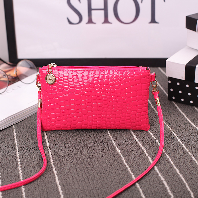 Una bolsa de mujer, bolso de moda 2024 bolso de hombro de mujer, bolso de tela de cocodrilo, bolso de cambio de teléfono móvil