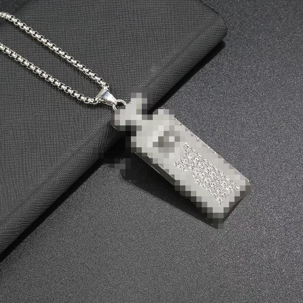 90#Botella de perfume con diamantes.