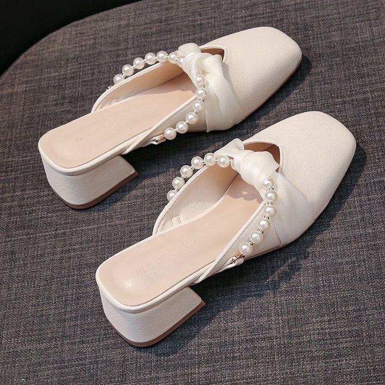 Fairy Pearl Baotou francés primavera / verano 2026 zapatillas nuevas zapatos de moda para mujeres falda perezosa media zapatilla