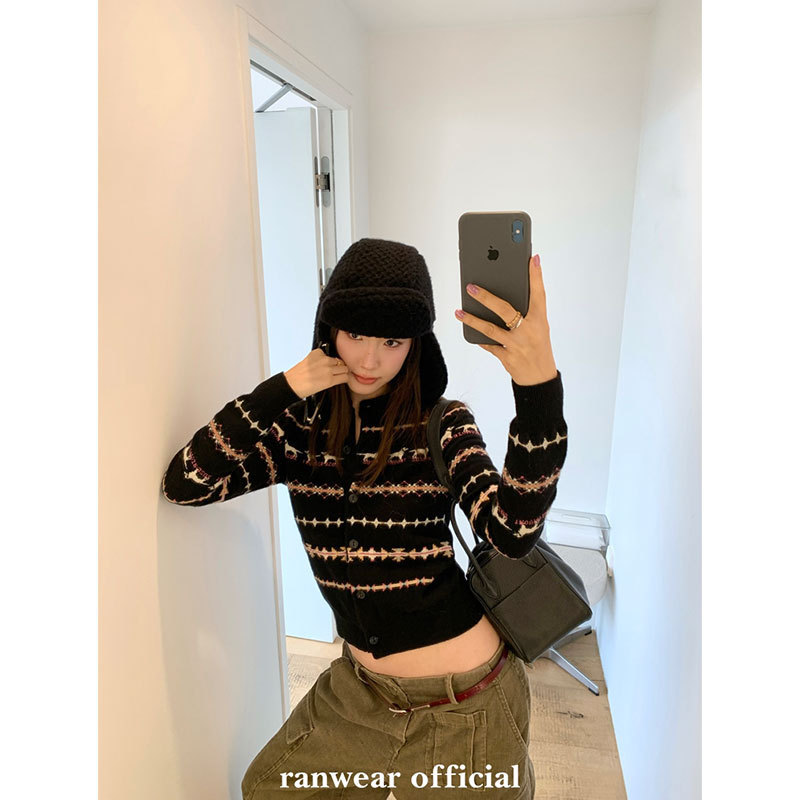 Ranwear Season When Fallen Leaves Resemble Snow, Sheep Wool Fair Isle Color-Blocked Soft and Thick Knitted Cardigan Sweater Ranwear Season When Fallen Leaves Resemble Snow, Sheep Wool Fair Isle Color-Blocked Soft and Thick Knitted Cardigan Sweater