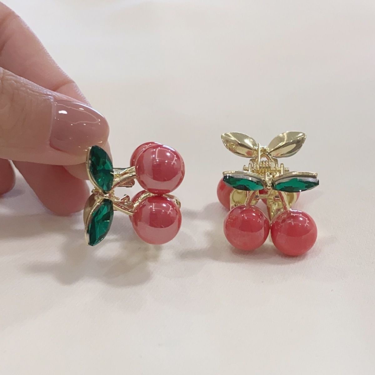 6g Weight Hair Claws Hair Accessories Type 1 Piece Quantity Holiday, Street Occasion Imitation Pearl Material Cherry Pattern All Seasons Season Women's Gender Cute, Sweet Style Cute Sweet Women's Cherry Imitation Pearl Hair Claws 27