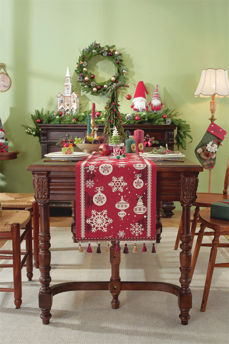 Christmas Jacquard Table Runner With Snowflakes And Santa Hats_voghion.com