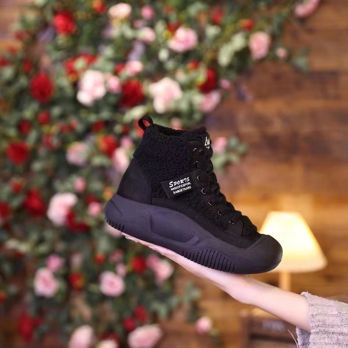Botas Martin engrosadas con terciopelo con suela gruesa 2023 otoño e invierno botas cálidas de algodón de lana de cordero botas de lana cortas antideslizantes