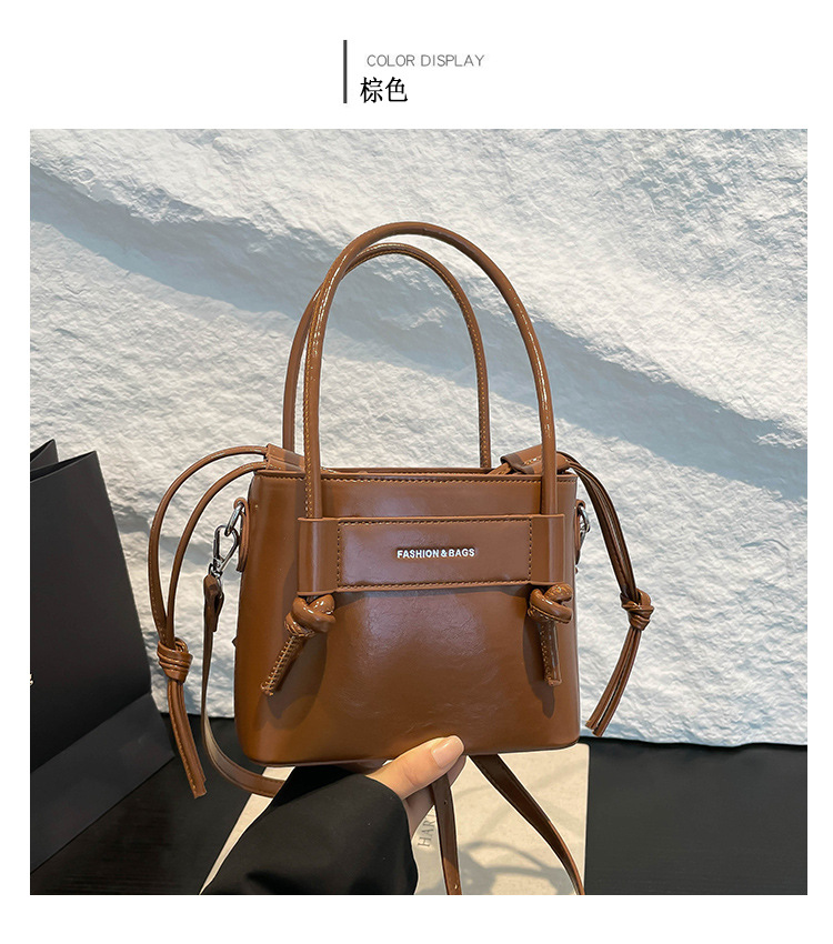 A new 2025 versatile, casual and simple large-capacity handbag for commuting, a lightweight solid color crossbody bag for women in summer undefined