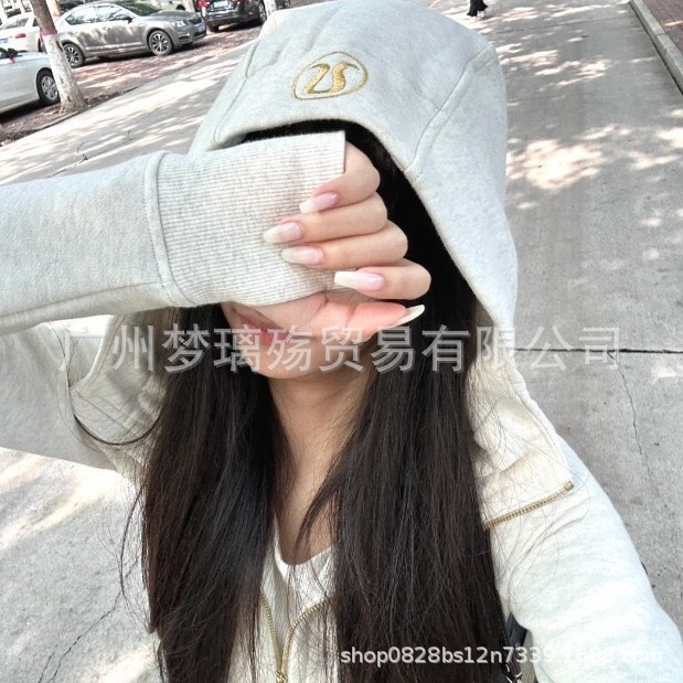 Толстовка Heather Grey с золотым логотипом и приталенным кроем